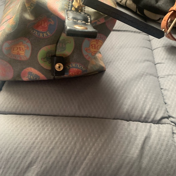 Dooney & Bourke Medallion Print Large Satchel. - Picture 6 of 9